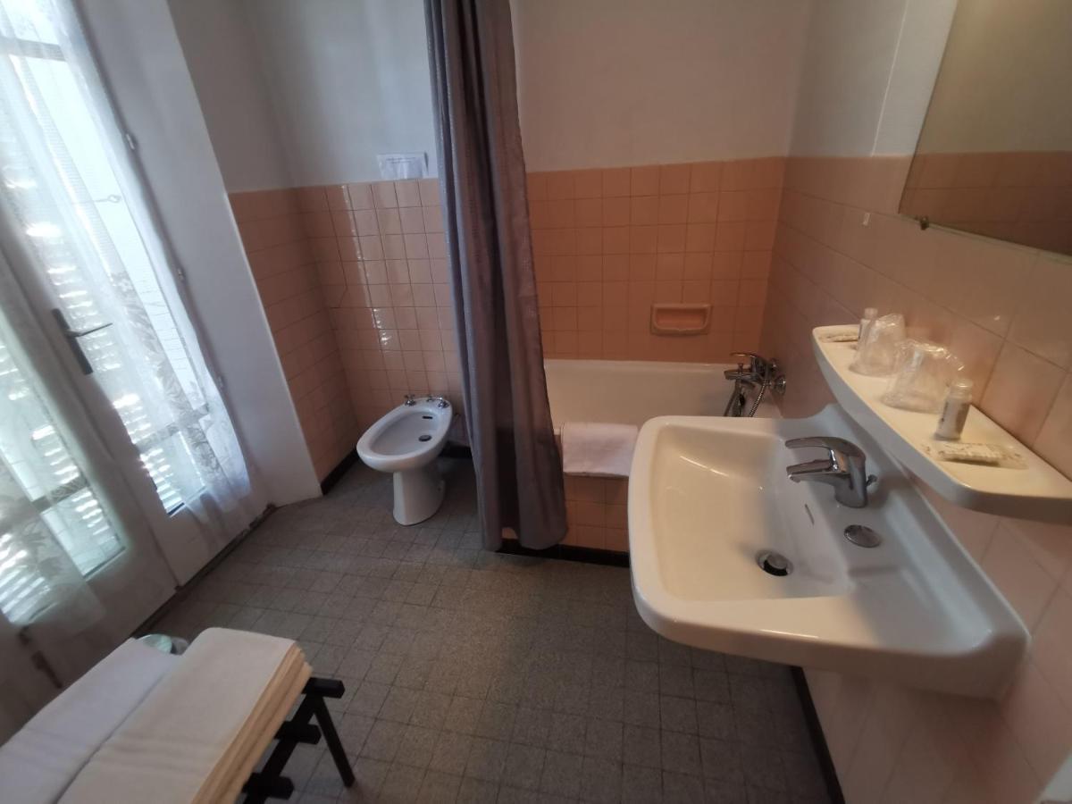 אמבראן Hotel Le Tourisme מראה חיצוני תמונה