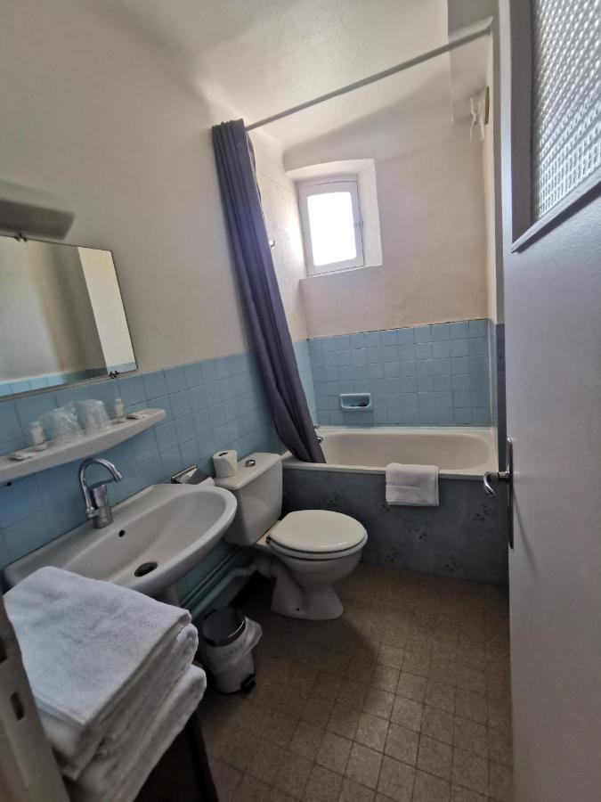 אמבראן Hotel Le Tourisme מראה חיצוני תמונה